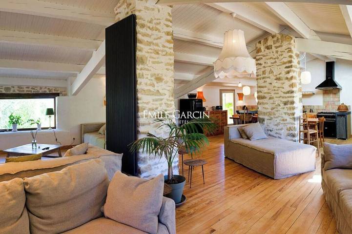 Gîte pour 27 personnes, avec jardin à Châteauneuf-Val-Saint-Donat - 2