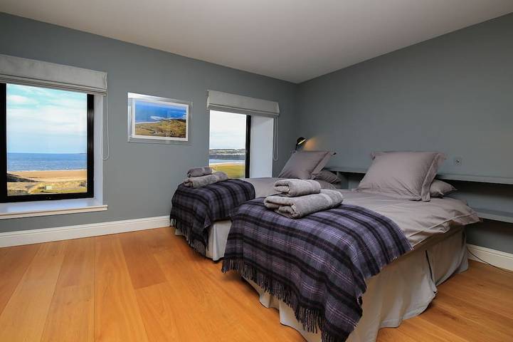 Stunning 3 bedroomed townhouse overlooking St Andrews harbour in St Andrews, Fife region