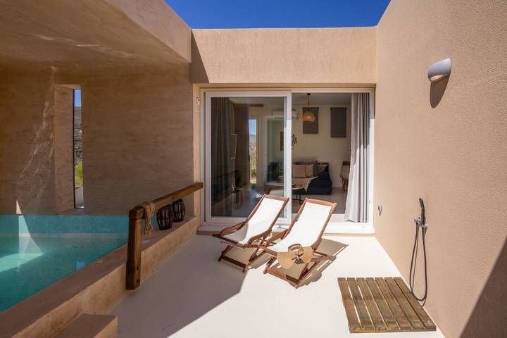 Villa for 4 people, with Terrace and Garden in Tinos