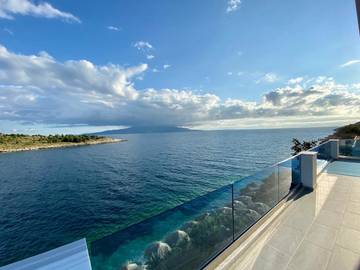 Maison d’hôte pour 3 personnes, avec vue ainsi que jardin et balcon à Saranda