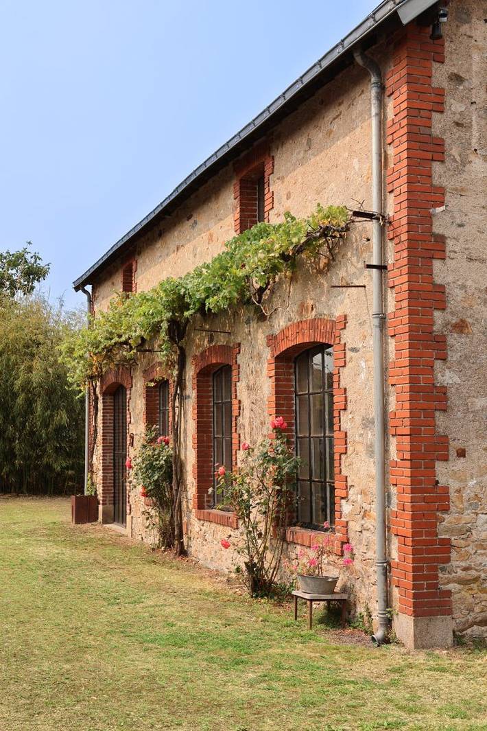 Gîte pour 12 personnes, avec jardin ainsi que piscine et terrasse
