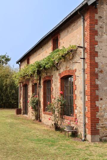 Gîte pour 12 personnes, avec jardin ainsi que piscine et terrasse à Legé