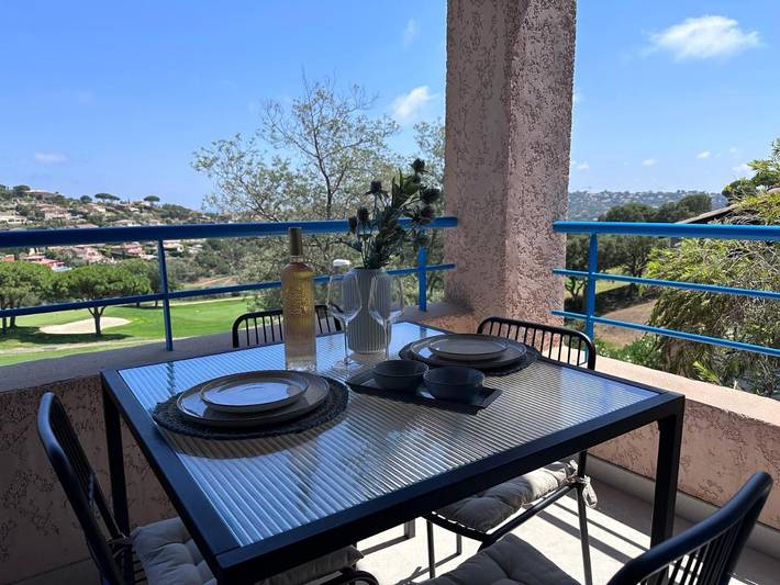 Location de vacances pour 5 personnes, avec balcon ainsi que piscine et vue dans Golf Bluegreen Sainte-Maxime - 4