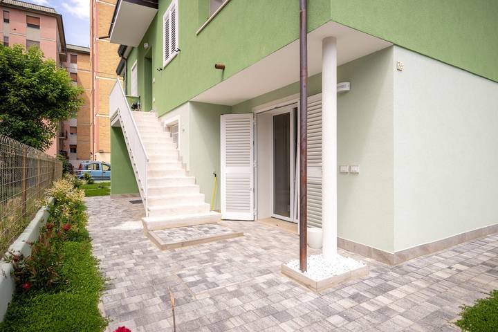 Appartamento intero, Villaverde: Ravenna Centro, 800m dai siti Unesco - Elegante Oasi con Giardino e Parcheggio Privato in Ravenna, Provincia di Ravenna
