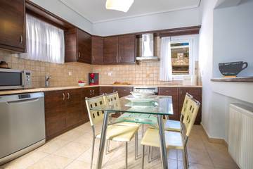 Vacation Rental for 8 Guests in Greece, Picture 4