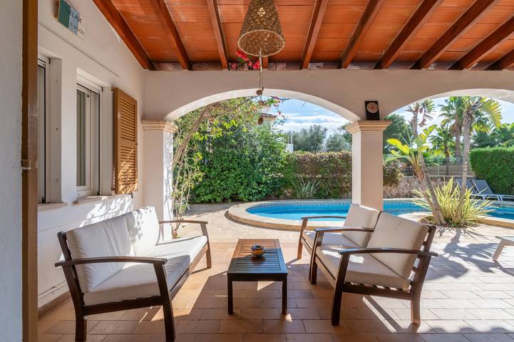 Villa 'Estrelitzia' with Private Pool, Wi-Fi and Air Conditioning in Cala Serena, Felanitx
