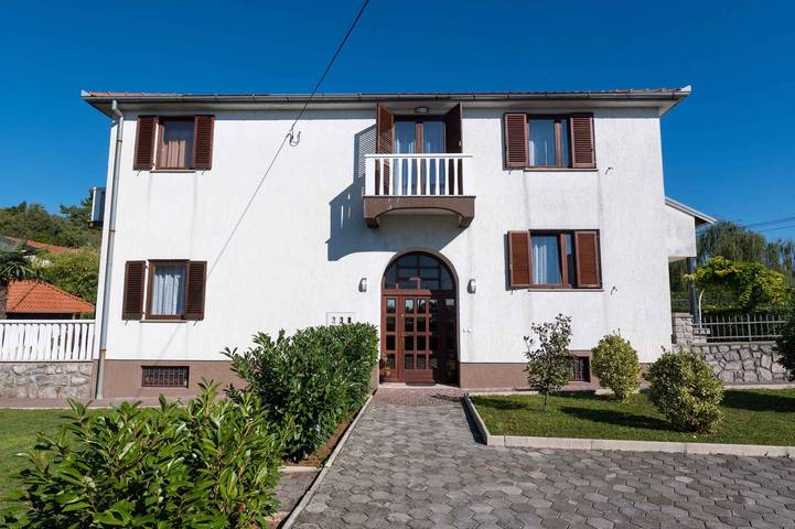 Ferienhaus für 9 Personen, mit Balkon und Garten - 1