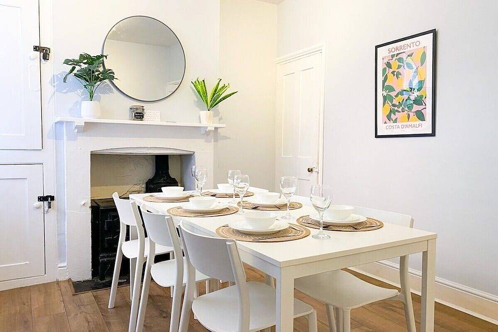 Spacious & stylish 3-bed home in Centre of Canterbury in Kent