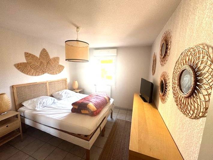 Entire apartment, Spacious 2-bedroom with garage, air conditioning, terrace near center in Sète in Sete, Mediterranean Coast (France)