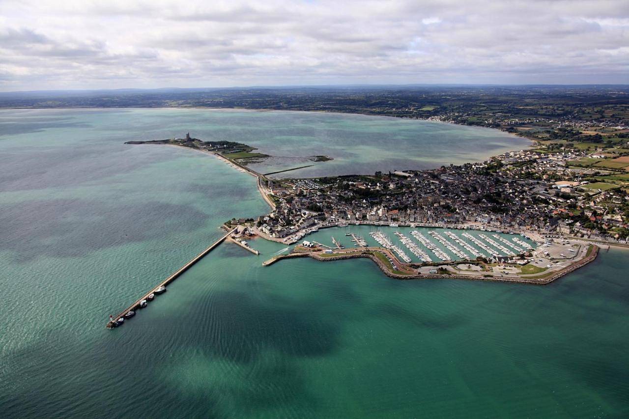 Appartement entier, One-Bedroom Apartment in Saint-Vaast-la-Hougue, Région de Cherbourg
