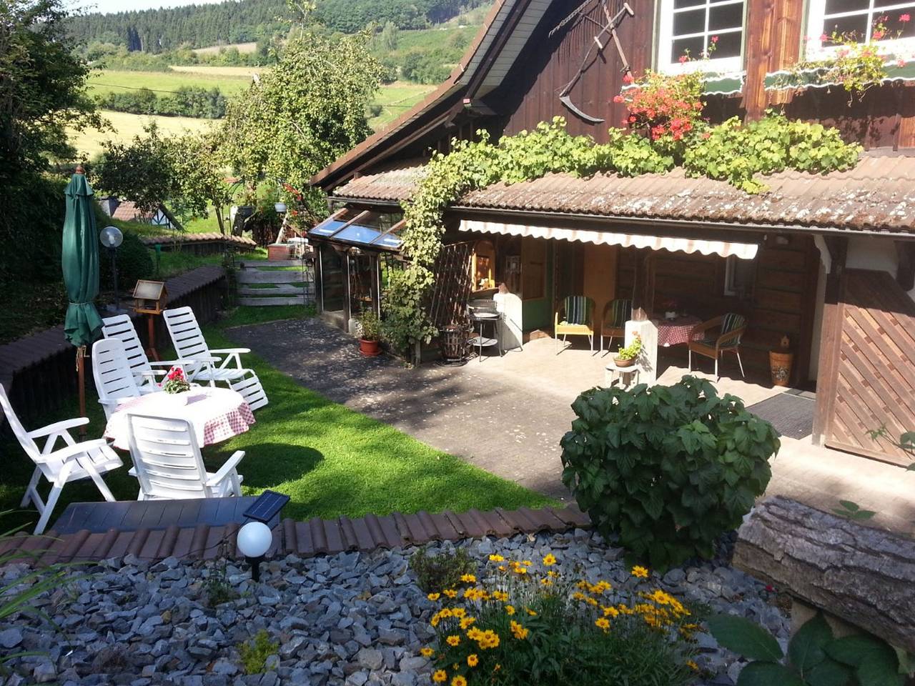 Ganze Wohnung, Apartment 'Hirtenhaus' mit gemeinsamer Terrasse und Wlan in Attendorn, Biggesee