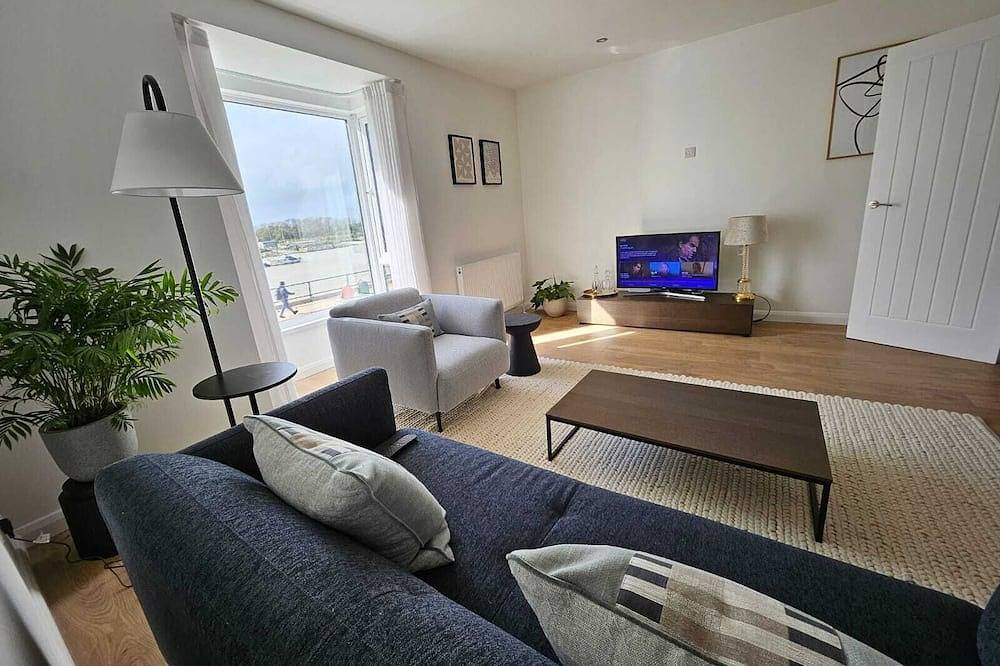 Entire apartment, River Breeze 3-Bed Balcony Apartment in Littlehampton, West Sussex