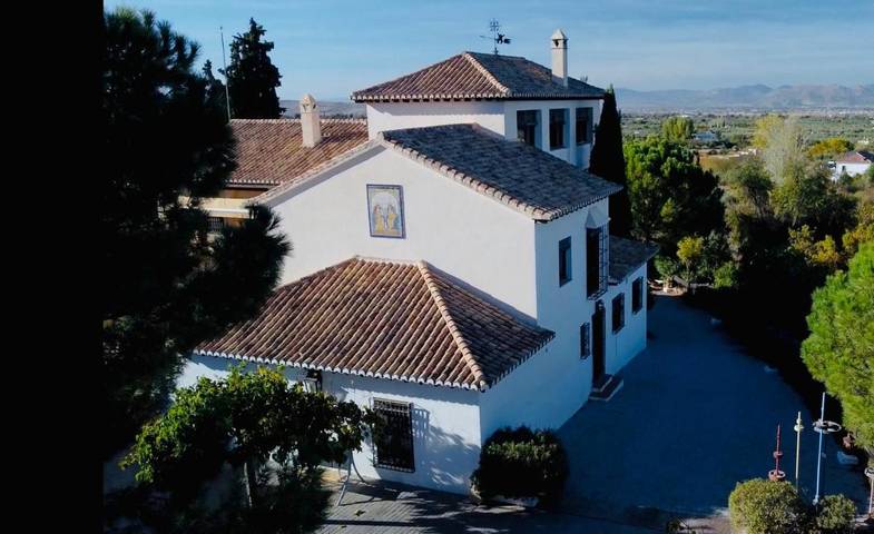 Casa rural para 11 personas, con Balcón y Terraza además de Jardín y Piscina en Villa de Otura