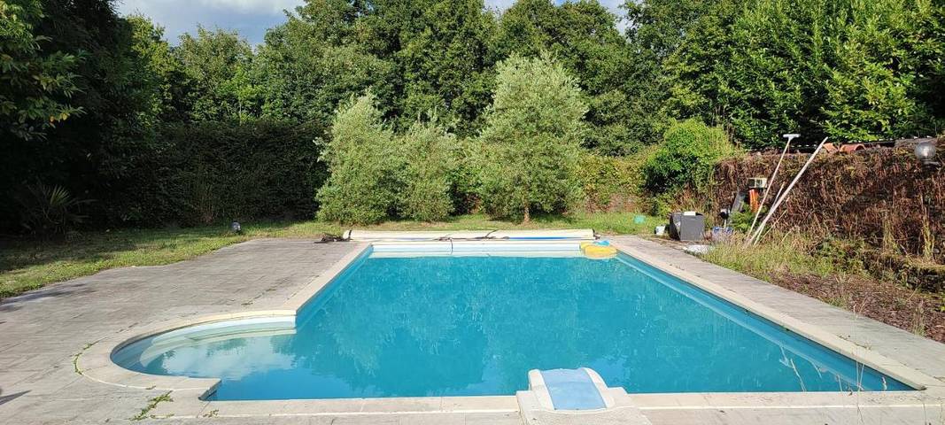 Location de vacances pour 4 personnes, avec piscine ainsi que vue et jardin dans Motreff