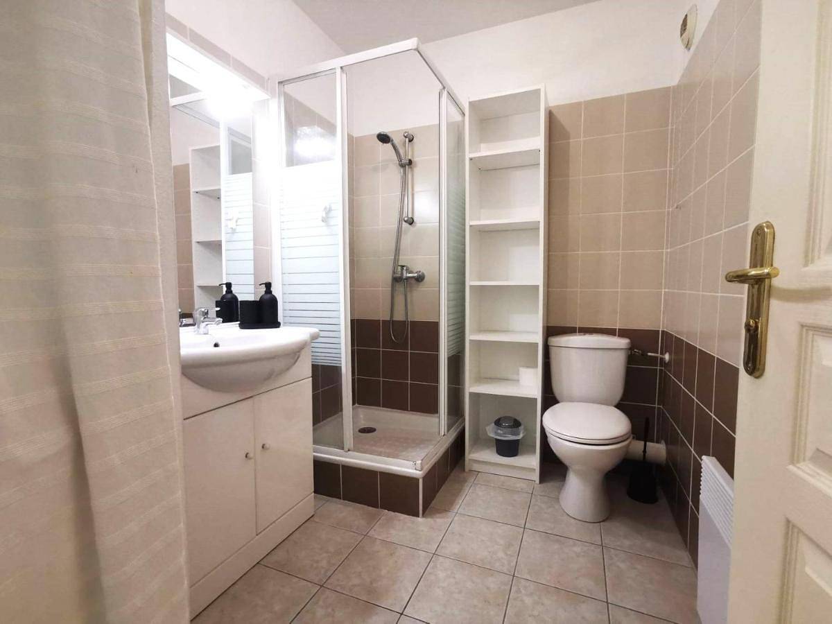 Appartement entier, One-Bedroom Apartment in Salon-de-Provence, Côte méditerranéenne (France)