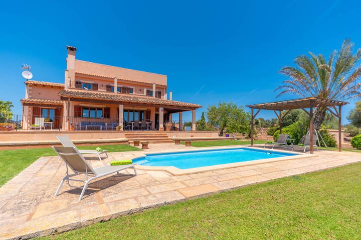 Ferienhaus für 6 Personen, mit Terrasse und Pool sowie Garten in S'Illot Cala Morlanda