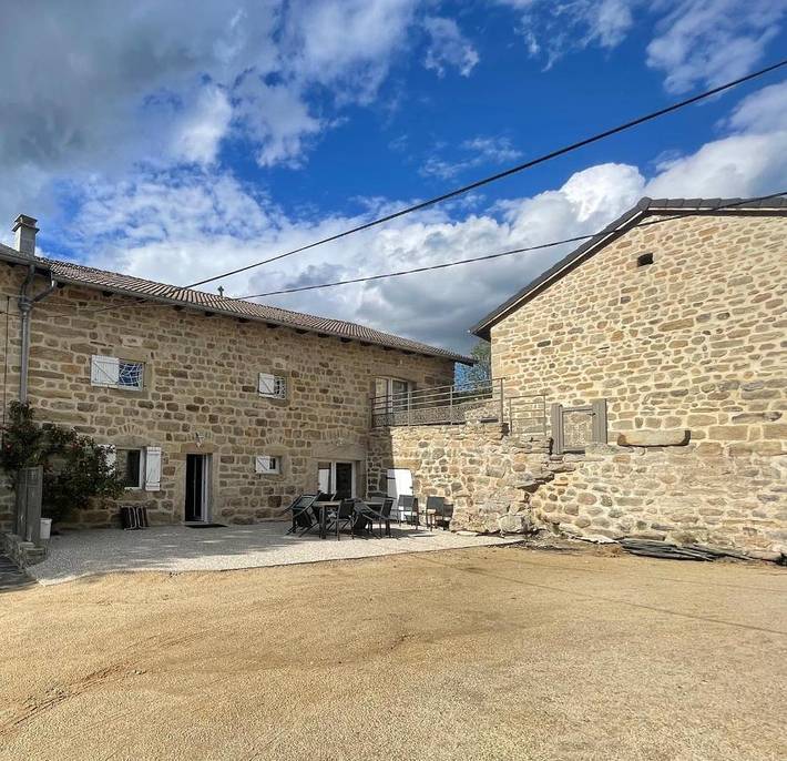 Location de vacances pour 9 personnes, avec Terrasse et Jardin à Saint-Pierre-Eynac