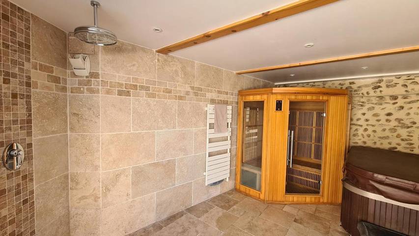 Location de vacances pour 4 personnes, avec terrasse et sauna ainsi que jacuzzi et jardin à Génissieux - 4