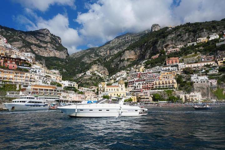Barca per 11 persone, con panorama e terrazza, con animali domestici in Italia