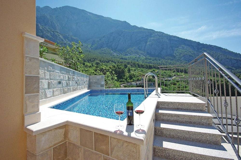 Cozy home in Makarska with kitchen in Veliko Brdo, Makarska