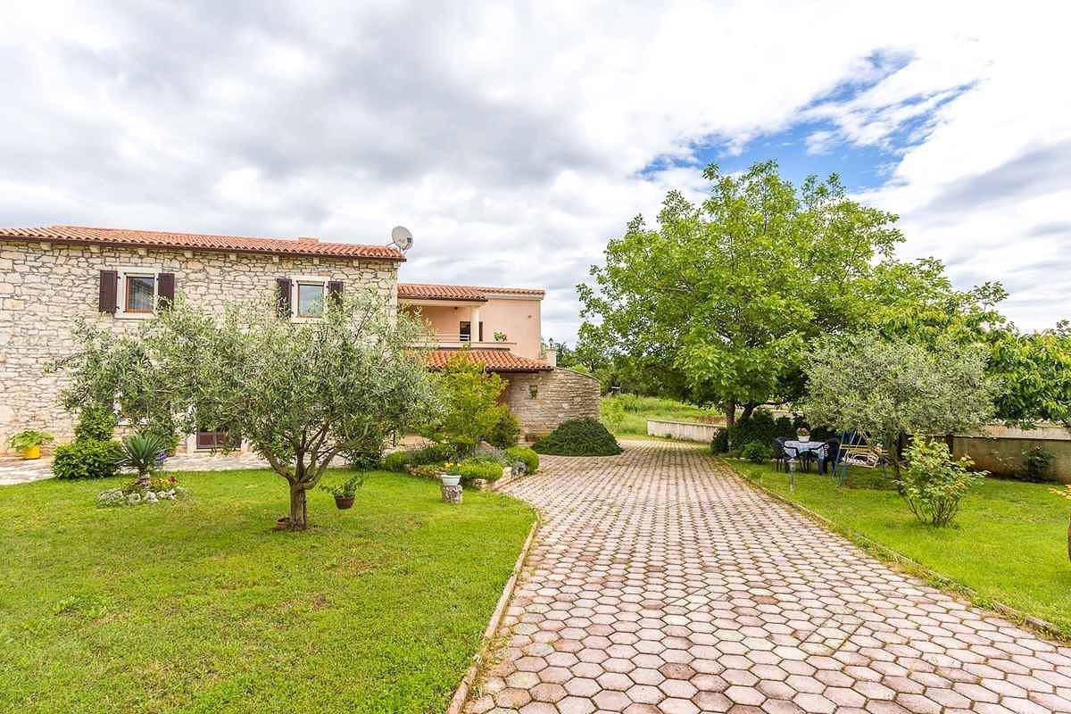 Ganze Ferienwohnung, Ferienwohnung mit schönem überdachtem Balkon  in Marčana, Südküste Istrien