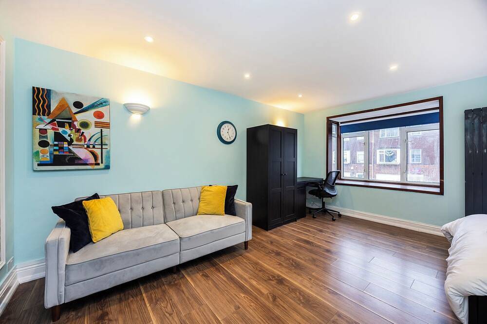 Apartamento entero, Private Garden & Parking | Entire Home Thamesmead in Bexley, Londres