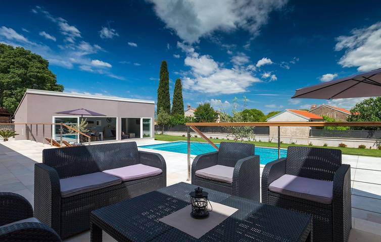 Gemütliche 340 m² große Ferienwohnung mit Pool und Terrasse in Rovinjsko Selo in Rovinjsko Selo, Rovinj