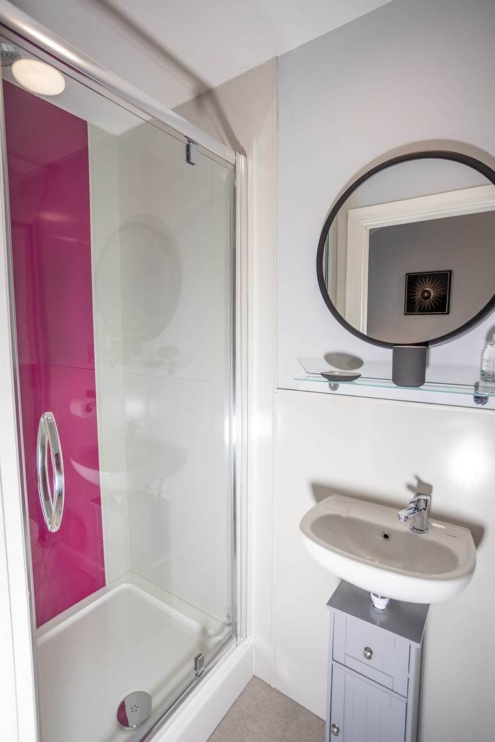 Swansea Modern 4 Bedroom Beach Home w/ Parking in Swansea, Swansea und Umgebung