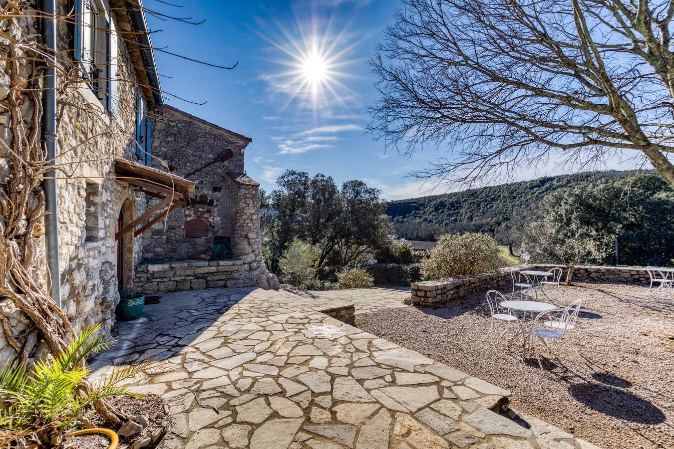 Maison de campagne « Domaine Les Hauts d’Issenssac » : vue montagne, Wi-Fi, climatisation in Causse-de-la-Selle, Région de Lodève