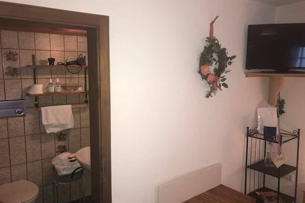 Double room (No. 3, 1-3 nights) - Pension Zum Kirchenbauer in Oberammergau, Bavarian Alps