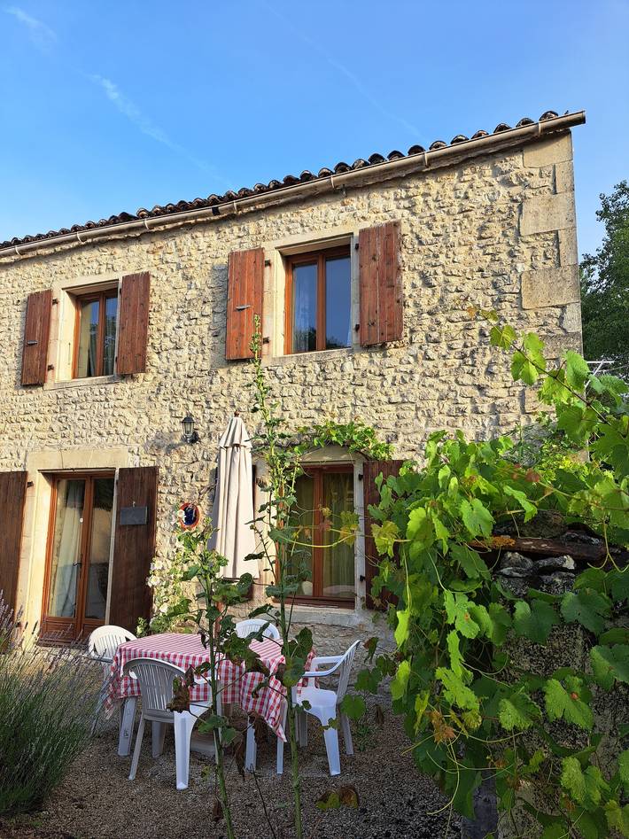 Gîte pour 4 personnes, avec piscine à Saint-Pierre-de-Juillers - 4