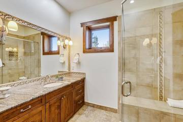 Vacation House for 14 Guests in Summit County, Breckenridge, Picture 2