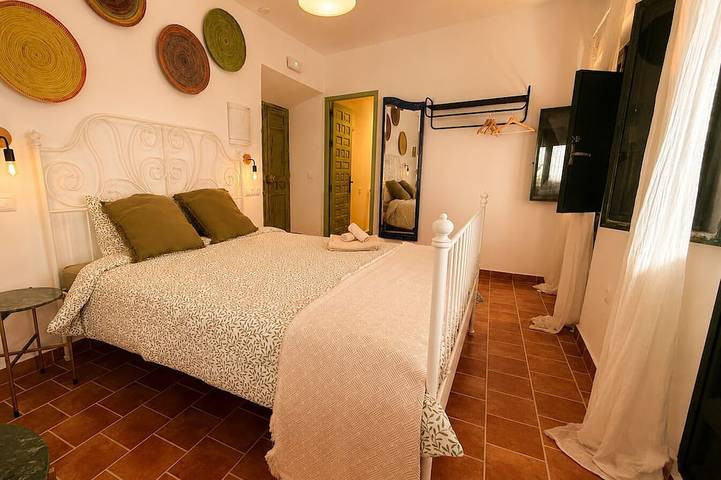 Encanto Guesthouse Room 1, Glicinia in Canillas de Aceituno, Málaga Province