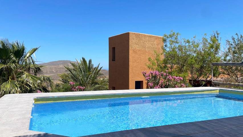Casa para 10 personas, con jardín además de piscina y terraza en Cabo de Gata