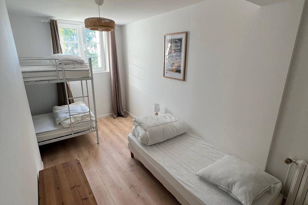 Grande maison avec piscine – 13 couchages, 25 convives – proche Paris in Rebais, Seine-et-Marne