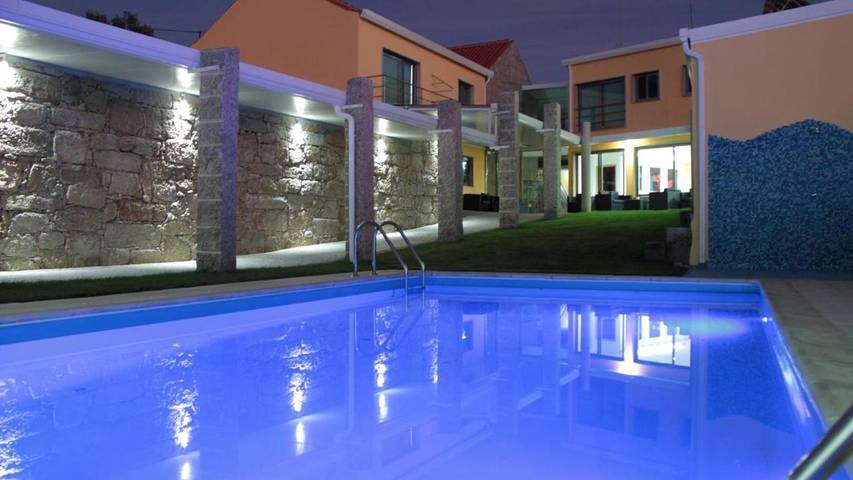 Location de vacances pour 4 personnes, avec Balcon ainsi que Jardin et Piscine dans Pinhel