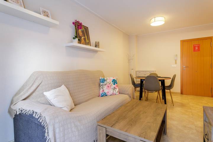 Apartamento entero, Apartamento 'Antina 12 en Santa Pola' con terraza privada, Wi-Fi y aire acondicionado in Santiago Bernabeu, Santa Pola
