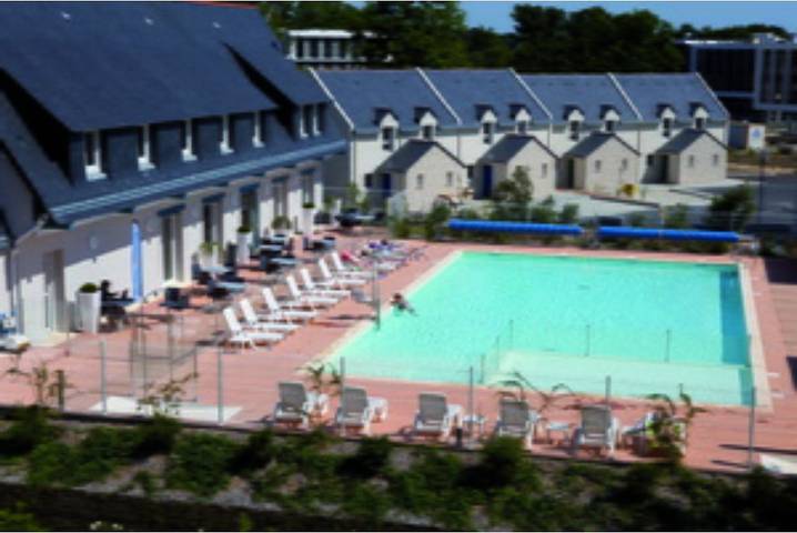 Gîte pour 4 personnes, avec jacuzzi ainsi que balcon et piscine, adapté aux familles à Plescop - 4