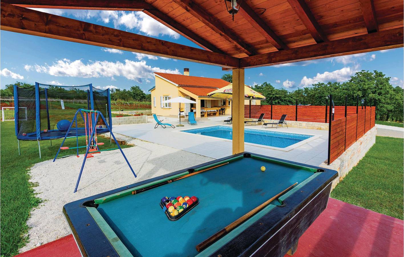 Geräumige 2-Zimmer-Wohnung mit WLAN, Pool und Terrasse in Filipana, Südküste Istrien