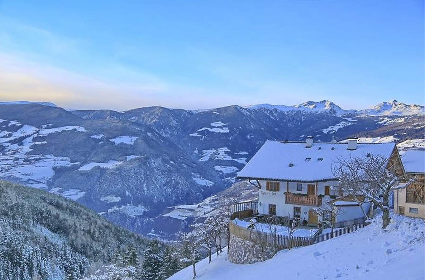 Entire apartment, Apartment 'Figisterhof Small' with Mountain View, Shared Terrace and Wi-Fi in Gufidaun, Klausen