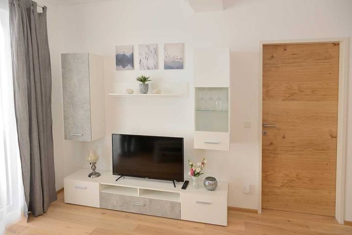 Entire apartment, Modern Holiday Apartment "Serles" with Wi-Fi, Garden and Terrace in Stubai Alps, Mühlbachl