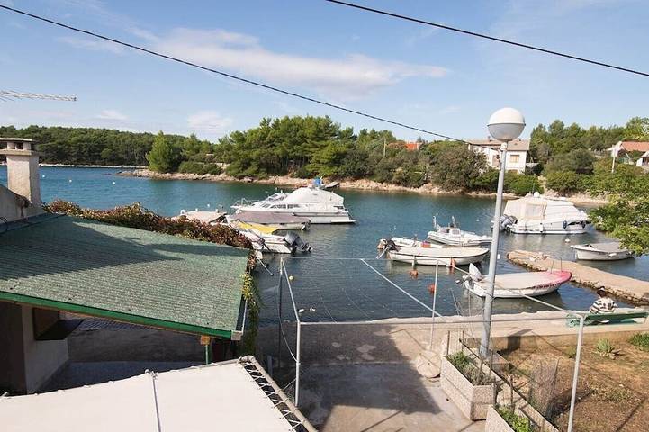 Smještaj za odmor za 2 osoba, s Terasa u Pogana (Kvarnerski zaljev)