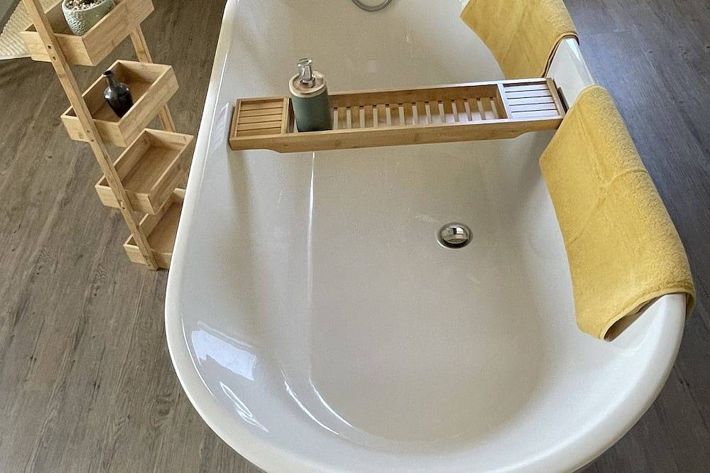 Gîte de l’Arboretum avec jacuzzi et sauna privatifs in Dompierre-les-Ormes, Région de Mâcon