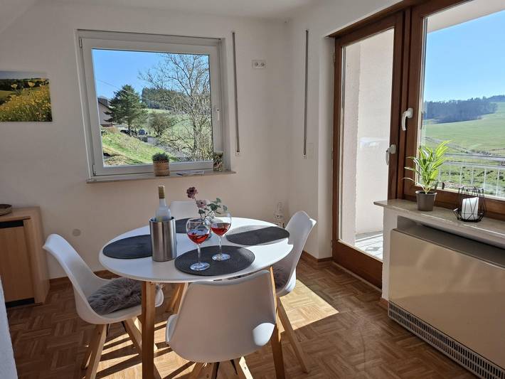 Ganze Ferienwohnung, Ferienwohnung Dusche/Wc bis 4 Personen in Winkel (Eifel), Vulkaneifel