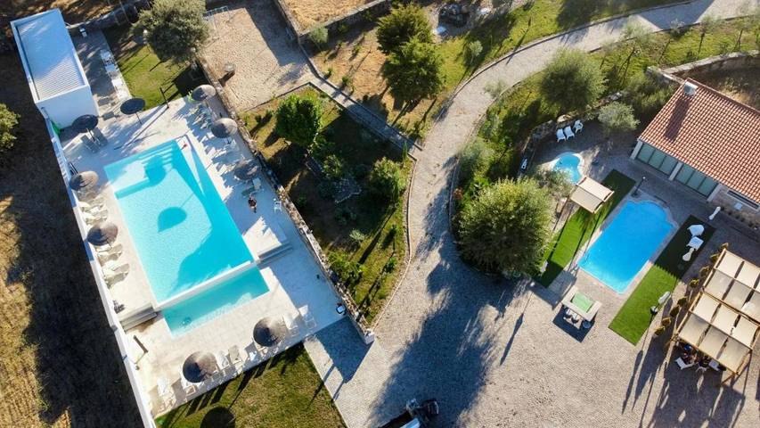 Casa de huéspuedes para 2 personas, con Terraza además de Jardín y Piscina en Miranda do Douro