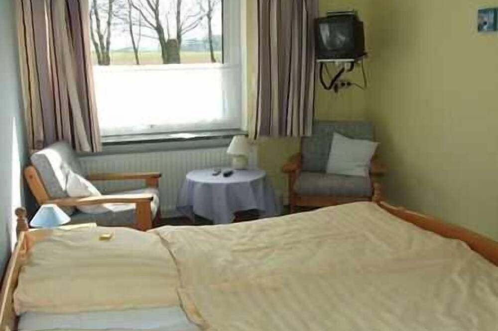 Room 1 Double Room - Pension Bed & Breakfast behind the North Sea dike in Friedrichskoog, Friedrichskoog Region
