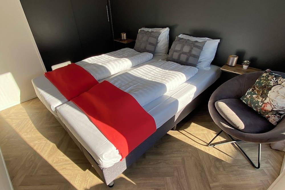 Elegantes Ferienhaus mit Steg am See Kampen Niederlande Boot Chalet Angelurlaub in Kampen, Veluwemeer