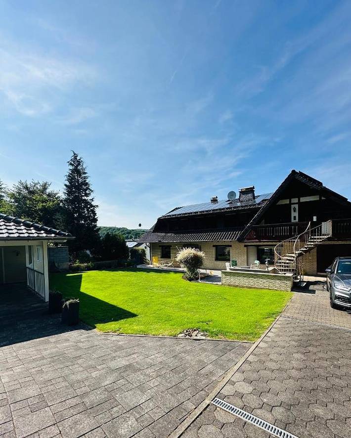 Villa für 10 Personen, mit Sauna und Ausblick sowie Garten und Pool, kinderfreundlich in Heimbach
