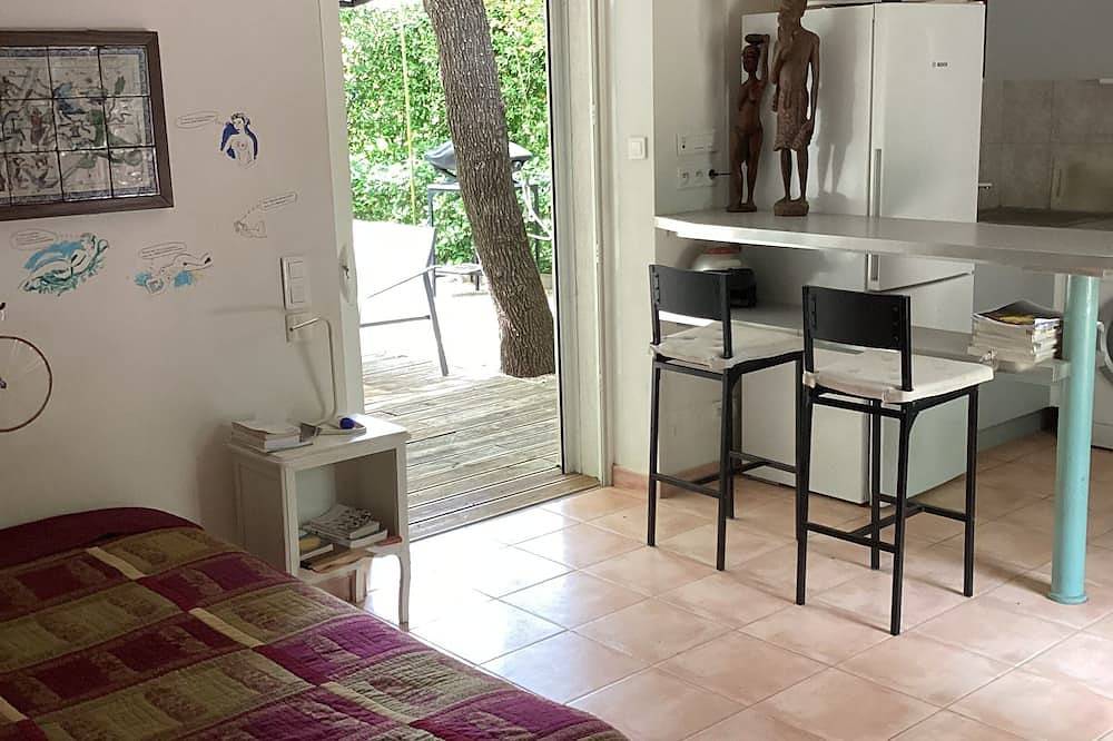 Ganze Wohnung, Studio Avec Terrasse et Pergola Dans Propriété Calme et Sécurisée in Cogolin, Draguignan Region