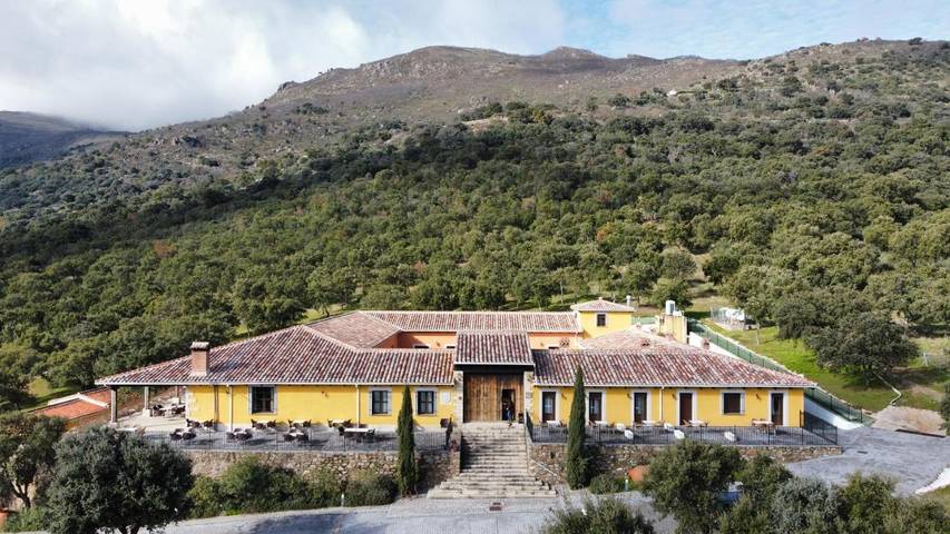 Apartamento para 3 personas, con Terraza y Jacuzzi además de Jardín y Piscina en Montánchez
